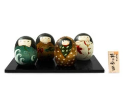 Kokeshi: Holzfigur Shiki Set, 4 Figuren -Geschäft Für Heimgeschirr kokeshi holzfigur shiki set 4 figuren 1
