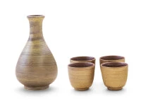 Sake Set Gold, 1 Karaffe, 4 Becher 3 Sake Set Gold, 1 Karaffe, 4 Becher
